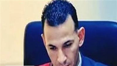 المستشار المزيف 