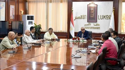 محافظ الأقصر يبحث مع مستثمري طيبة الجديدة سبل جذب الاستثمارات وتوفير فرص عمل...صور