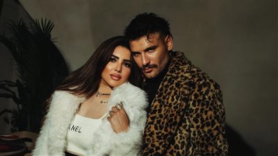مسلم يعتذر للشعب الأردني بعد أزمة فيديو زوجته: إحنا آسفين وجزمتكم على دماغي