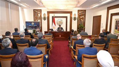 وزير الصناعة مع رؤساء البعثات الدبلوماسية المصرية 