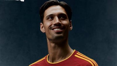 تيجانى رايندرز لاعب القادسية السعودى ومنتخب هولندا