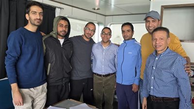 الإفراج عن بحارين مصريين محتجزين في إيران 