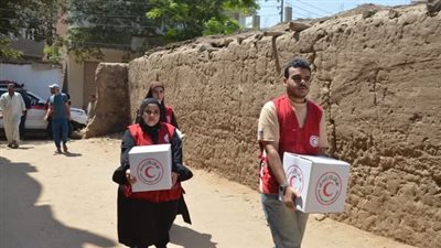 الهلال الأحمر يواصل دعم أسر ضحايا ومصابي حادث الدواويس بالإسماعيلية