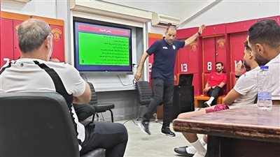 محاضرة تثقيفية لفريق سيراميكا كليوباترا لشرح تعديلات التحكيم 