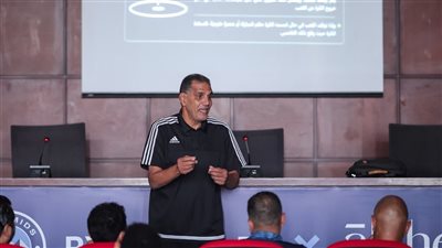 جمال الغندور يحاضر لاعبي بيراميدز قبل انطلاق الموسم 