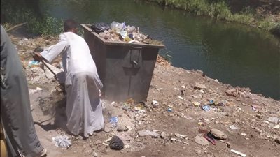 بالصور.. حملة نظافة موسعة لتحسين الخدمات وحماية البيئة جنوب الأقصر 