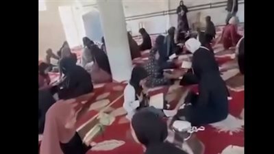 60 حافظة للقرآن يسردن المصحف كاملًا في جلسة واحدة بمسجد بغزة|فيديو