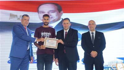 محافظ دمياط يكرم أوائل الشهادات العامة والأزهرية والدبلومات الفنية في احتفالية كبرى 