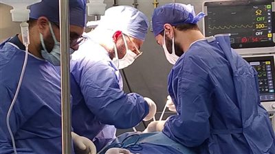 مستشفى دمياط العام ينجح في إجراء تدخلا جراحيا متقدم لمريض يعاني من ضغط الأعصاب 
