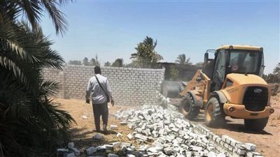 الوحدة المحلية بإدفو تواصل جهودها للتصدى للتعديات ورفع كفاءة النظافة بمختلف القرى