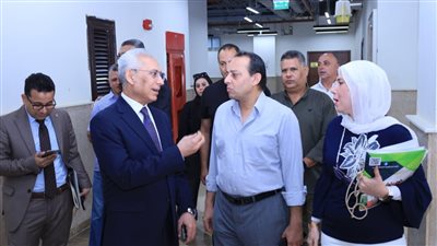 رئيس جامعة المنيا الأهلية يتابع انتظام إجراءات استلام أوراق المقبولين 