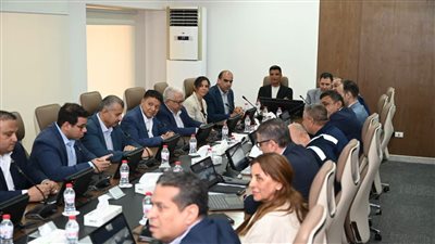 وزير الصناعة ومحافظ دمياط يتفقدان عددًا من المصانع بالمنطقة الحرة العامة