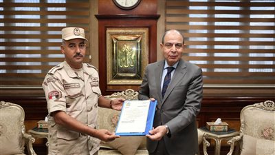 محافظ المنيا يستقبل المستشار العسكري الجديد للمحافظة 