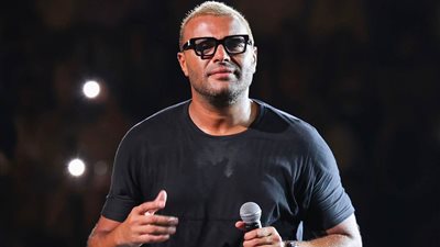 رامي صبري يشعل ختام حفلات مهرجان المسرح الروماني بمارينا وسط حضور جماهيري حاشد 