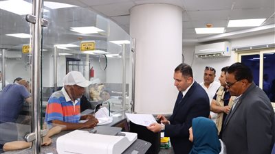 محافظ دمياط يتفقد المركز التكنولوجي ويتابع معدلات إنجاز الخدمات