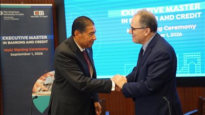 هشام عز العرب والدكتور أحمد دلال أثناء التعاون 