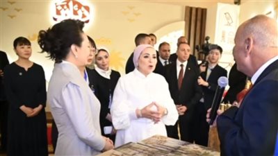انتصار السيسي توثق جولتها مع قرينة الرئيس الصيني