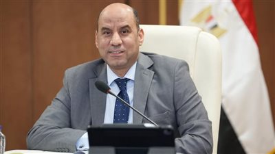وزير العمل يعتمد ضوابط ترخيص مراكز التدريب لتأهيل مساعدي الخدمات الصحية