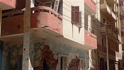 عاجل.. انهيار عقار مكون من 3 طوابق خلف كنيسة بأسيوط| صور