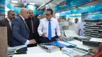 وزير الصحة يتفقد مخازن التموين الطبي