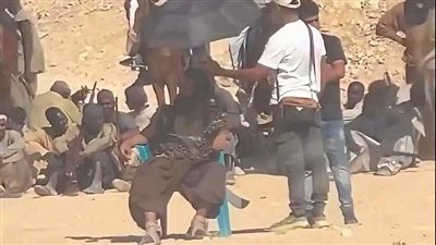 “المجاميع” تحت لهيب الشمس.. فيديو مسرب يشعل ثورة غضب ضد محمد رمضان