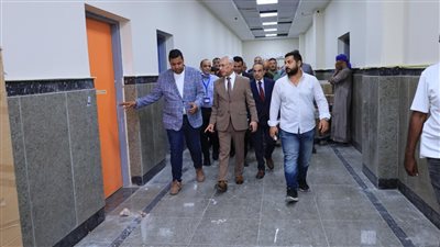 رئيس جامعة المنيا يتفقد المراحل النهائية لأعمال أكبر مركز للعلاج الطبيعي 
