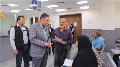 محافظ دمياط يتابع انتظام العمل بالمركز التكنولوجي لخدمة المواطنين 
