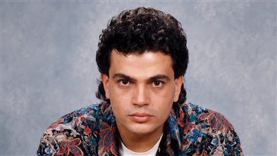 عمرو دياب يشارك في تريند الثمانينيات.. والمتابعين: 