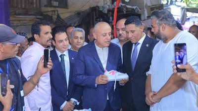 محافظ الأقصر يفتتح معرض «أهلًا مدارس» بإسنا لتوفير المستلزمات بأسعار مخفضة.. صور