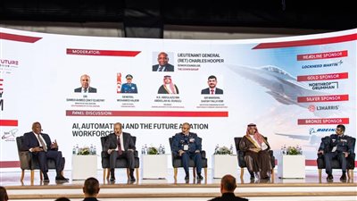 وزير الطيران يشارك في منتدى مستقبل تكنولوجيا الفضاء والطيران ويستعرض مستقبل الذكاء الاصطناعي