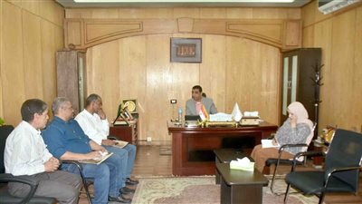 نائب محافظ الأقصر يناقش تعظيم الموارد الذاتية وحوكمة الأصول الاستثمارية بالمحافظة.. صور