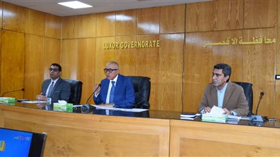 محافظ الأقصر يواصل متابعة ملفات التقنين والتصالح ورصد المتغيرات المكانية.. صور