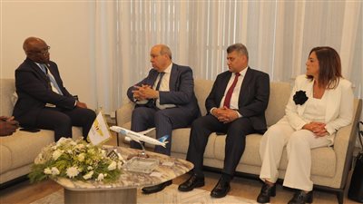 وزير الطيران يستقبل رئيس مفوضية الطيران المدني الأفريقية