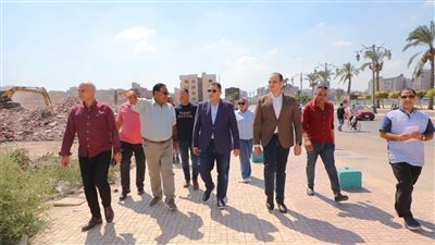 محافظ دمياط يتابع أعمال الإزالات الجارية بكورنيش النيل بمنطقة الأعصر