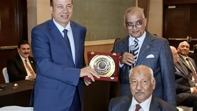 رئيس جامعة المنصورة يُكرم في احتفالية اليوم العالمي للقانون بالقاهرة