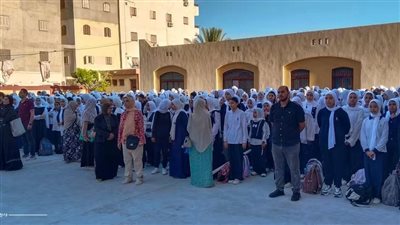 وكيل تعليم دمياط يشارك طلاب كفر سعد طابور الصباح ويؤكد على الانضباط والتقييمات