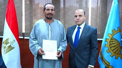 بالصور.. محافظ الغربية يُسلّم7 عقود تقنين لأراضي أملاك الدولة للمستفيدين عبر المنصة الوطنية