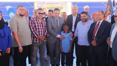 محافظ دمياط يشهد توزيع 750 شنطة مدرسية على الطلاب الأولى بالرعاية
