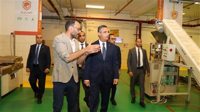 جانب من زيارة وزير التموين
