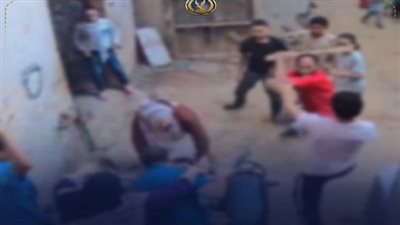 تدخل أمني لفض معركة الشوم والأسلحة البيضاء بين جيران في الدقهلية|شاهد