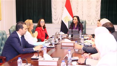 وزيرة التضامن تبحث التعاون في مجال الحضانات مع مسئولي شركة 