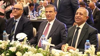 وزير الزراعة يستعرض خطة الدولة لتحقيق الأمن الغذائي والتنمية الزراعية 