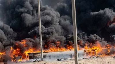 الدفع بقوات الحماية المدينة للسيطرة على حريق ضخم بالمنطقة الصناعية بـ6 أكتوبر|فيديو وصور