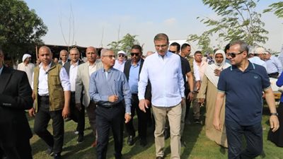 وزير الزراعة ومحافظ بني سويف يتفقدان مبادرة «القرية المنتجة» بقرية «إفوة» بمركز الواسطى