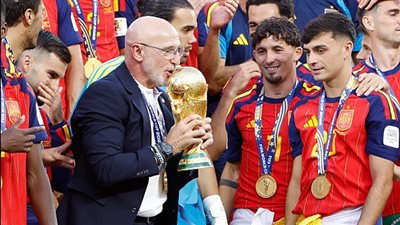 دي لا فوينتي مستمر مع منتخب إسبانيا حتى 2032