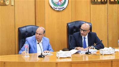 محافظ المنياووزير التربية والتعليم يبحثان مع مديري الإدارات التعليميةآليات الارتقاء بالعملية التعليمية 