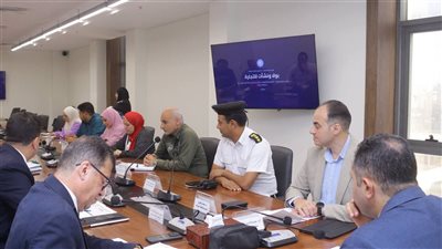 محافظ دمياط يترأس اجتماعًا لمتابعة منظومة بوابات رأس البر وبحث آليات تطويرها