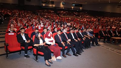 رئيس جامعة المنيا يعقد لقاءً مع طلاب جامعة المنيا الأهلية الجدد 