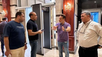 استعدادًا للتشغيل.. رئيس البيت الفني للمسرح يتفقد تجهيزات «مسرح مصر»