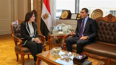 وزيرة الإسكان ووزير الشباب يبحثان تطوير مراكز الشباب بالمدن الجديدة